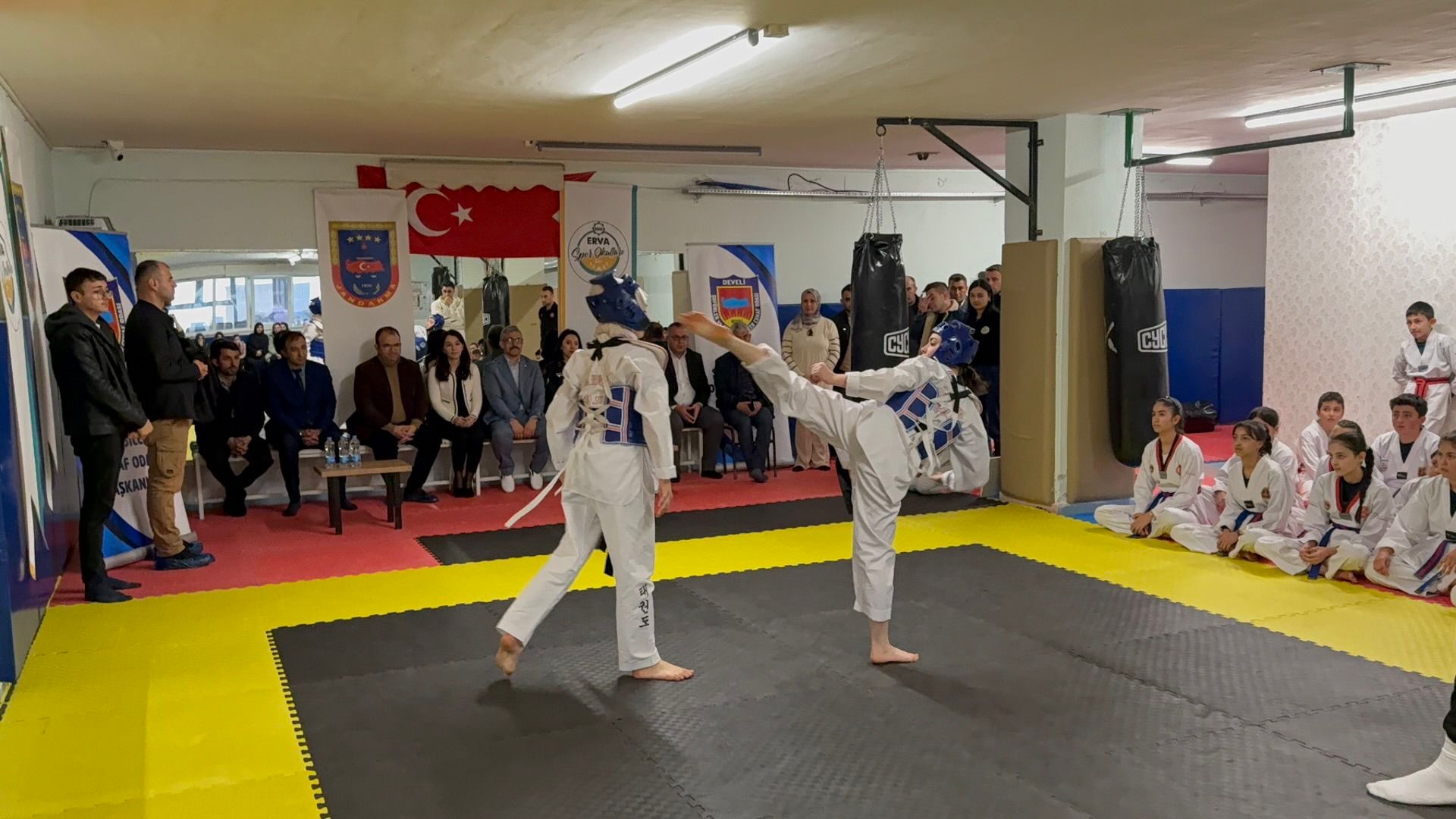 Develi\de Taekwondo Kusak Sinavi Düzenlendi