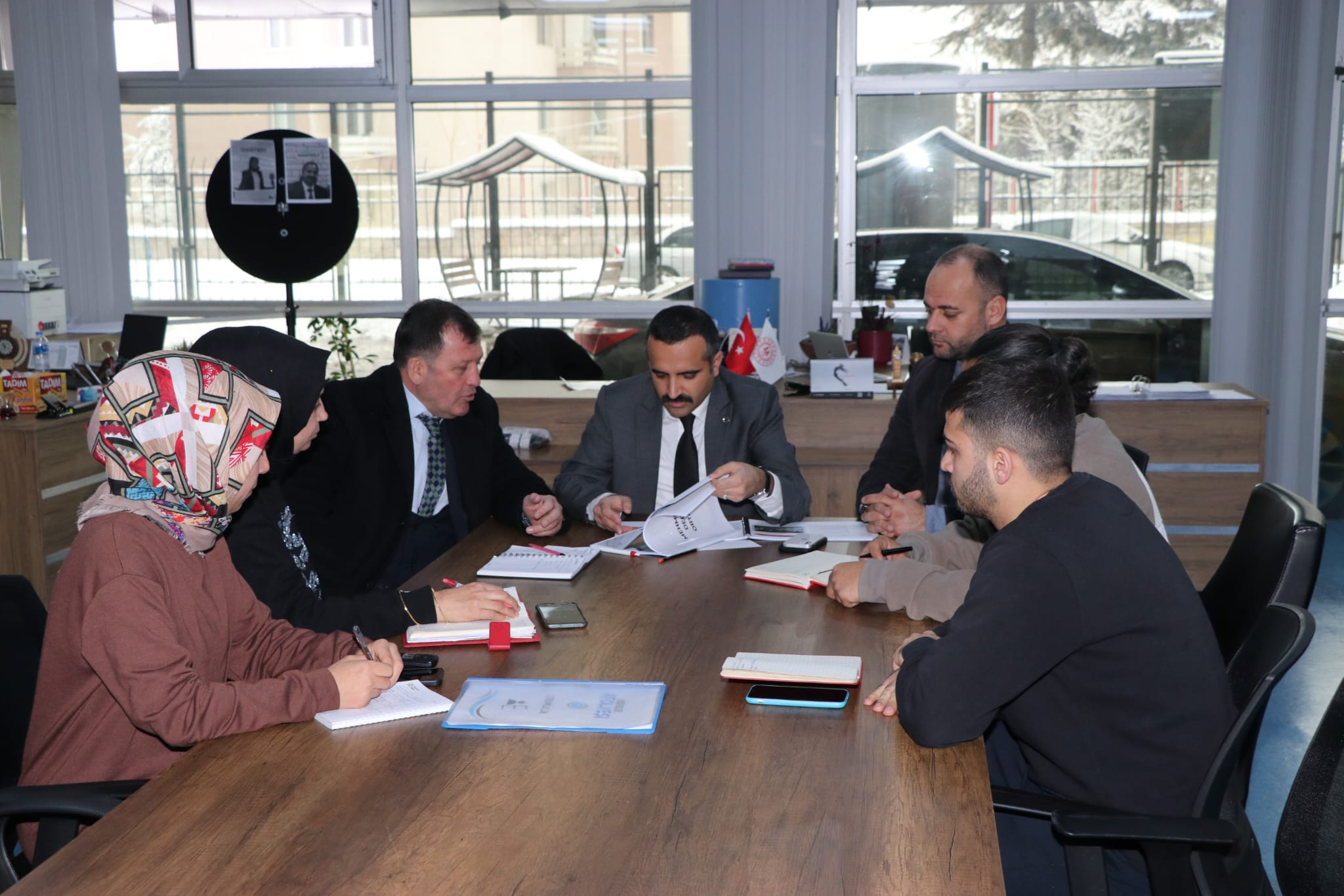 VALI YARDIMCIMIZ ÖMER TEKES BASKANLIGINDA TOPLANTI GERÇEKLESTIRILDI